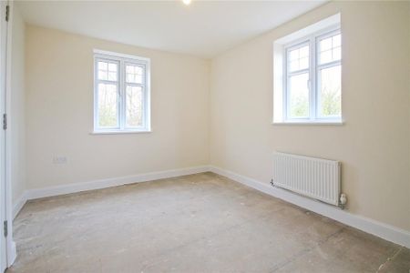 4 bedroom semi-detached house to rent - Photo 3