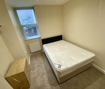 3 bedroom flat to rent - Photo 6