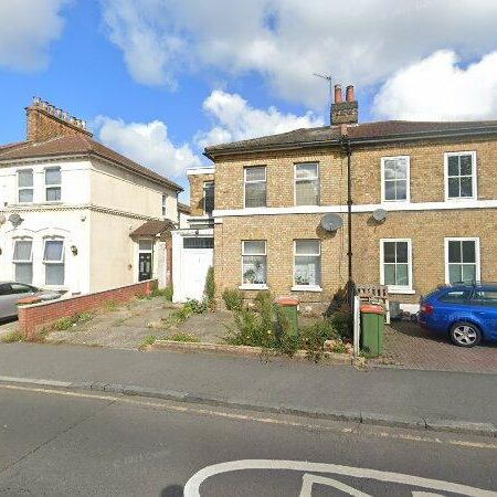 7 Bed Semi-Detached House, Forest Lane, E7 - Photo 2