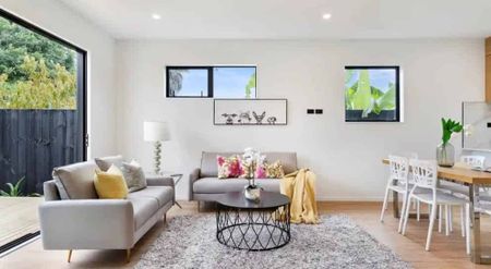 4 Bedroom Modern Townhouse - Photo 3