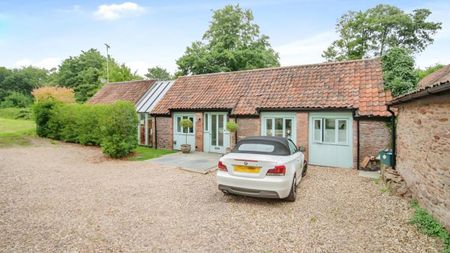 If you are a family or couple looking for an immaculately presented 3 bedroom house to rent in the Downend area, with off street parking and stunning rear garden, then this could be the property for you. Please contact us for more details… - Photo 5