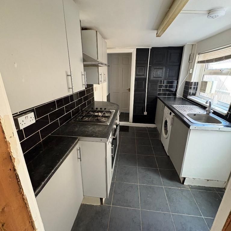 3 bedroom terraced house to rent - Photo 1
