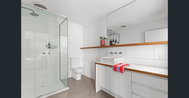 Space, Style, and Superb Alfresco Flow - Photo 1