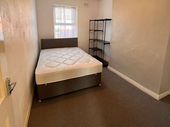 Rector Road Room 2 - Photo 1