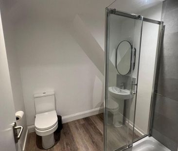 1 bedroom in a house share to rent - Photo 4