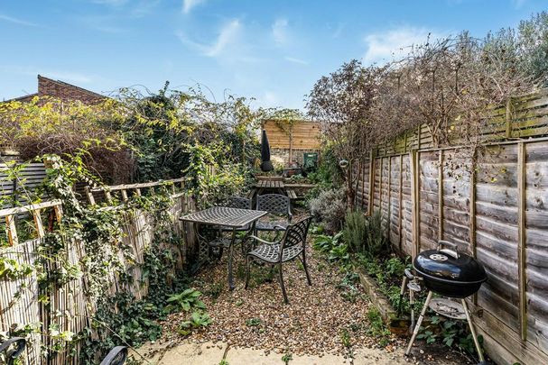 2 bedroom maisonette to rent - Photo 1