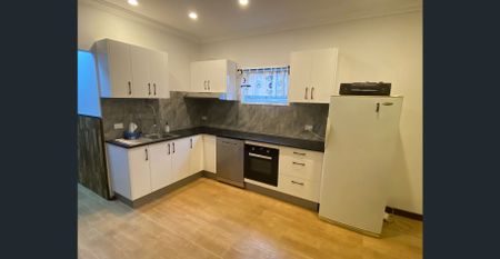 Elegant 3 bedroom appartment in centre of Birkdale, close to ocean, rail station, schools and shops - Photo 4