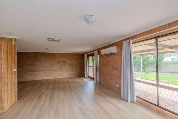 Comfortable Family Living in Red Cliffs - Photo 1