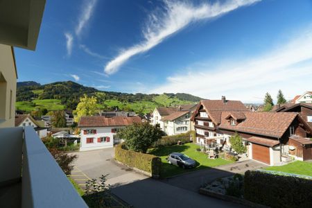 Heimelige Wohnung mit Bergblick und sonnigem Balkon - Photo 2