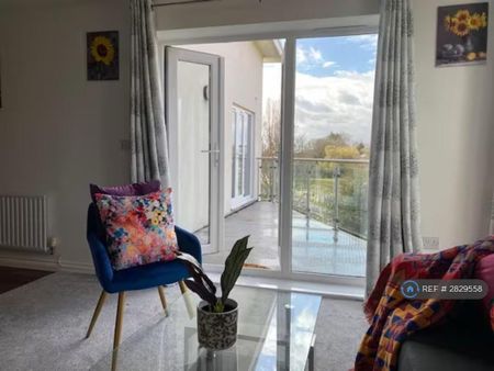 2 bedroom flat to rent - Photo 4