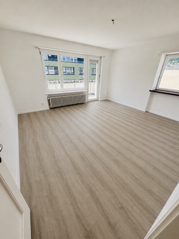 4-Zimmerwohnung mit Balkon / 4. OG mit Lift - Foto 2