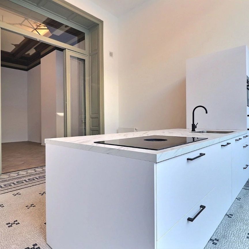 In the heart of Brussels - Renovated duplex 2bed + terrace + parking (optional) - Photo 1