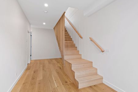 MODERN PERFECTION IN A BONBEACH IDEAL LOCALE - Photo 3