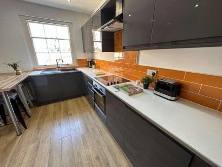 Mount Pleasant, L3 - Photo 3