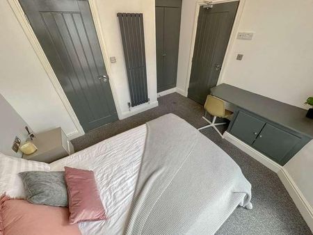 Malden Road, L6 - Photo 4