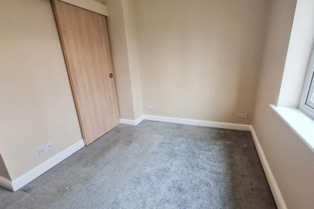 3 bedroom end of terrace house to rent - Photo 4