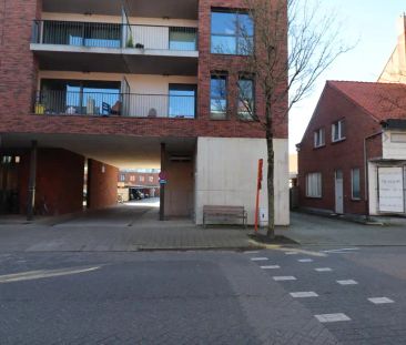 Studio op de dakverdieping met lift, terras en kelderberging. - Photo 2