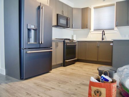 For Lease - 189 Dr Richard James Crescent, Loyalist, Ontario - Photo 4