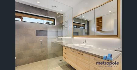 IMMACULATE VILLA IN BLUE RIBBON LOCATION - Photo 4