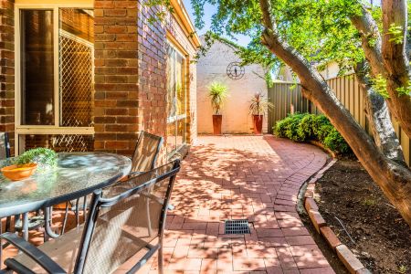 Relaxed Living, Perfect Location - Photo 3