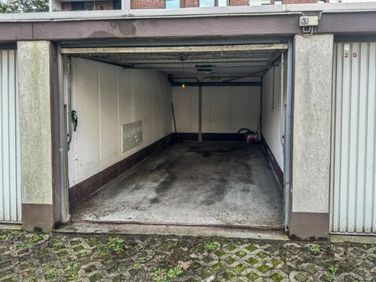 Gerresheim: Möblierte 3-Zimmer-Wohnung mit großem Balkon und Garage in guter Lage. - Foto 1