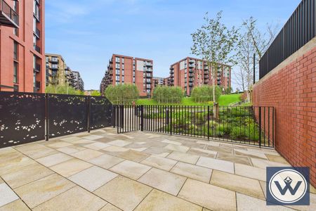 House to Rent: The Railings, Shale Lane, M5 - Photo 4