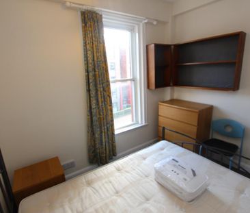 3 bedroom flat to rent - Photo 6