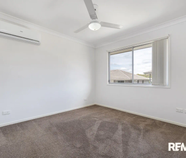 Modern Four-Bedroom Townhouse in a Convenient Thornlands Location - Photo 4