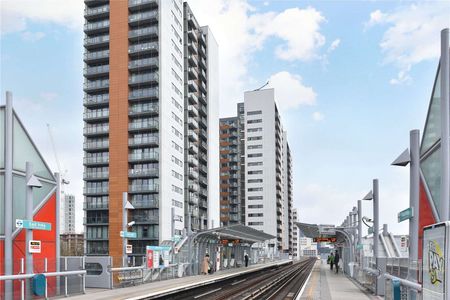 A bright and airy apartment which boasts impressive views looking towards the River Thames and Millennium Dome. - Photo 3