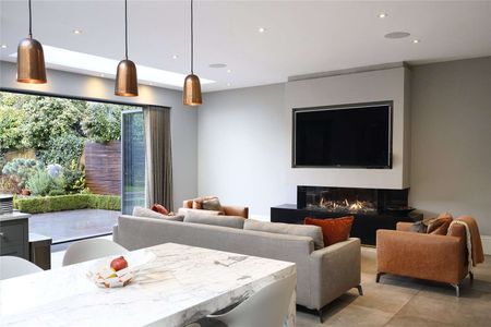 Situated on the popular Waldeck Road this exquisite six-bedroom detached period home perfectly combines timeless elegance with modern sophistication. - Photo 2
