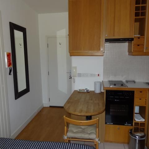 Flat 19 Cartwright Gardens, Bloomsbury WC1H 9EH - Photo 1