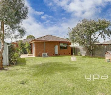 13 Micheline Street, TULLAMARINE - Photo 4