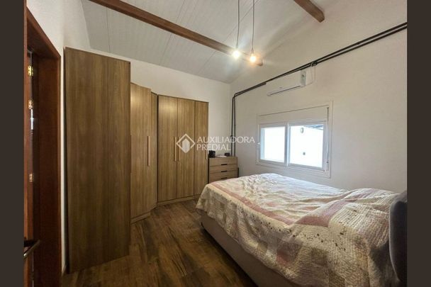 Casa com 4 quartos e 132m² para alugar em Harmonia, Canoas. - Photo 1