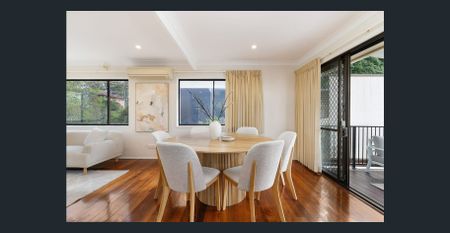 Spacious Family Home with a Pool! - Photo 5