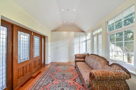 6 bedroom detached house to rent - Photo 2