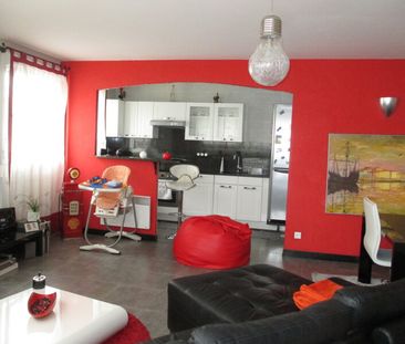 Location Appartement 3 pièces 74m² FLEURY LES AUBRAIS 45400 - Photo 2