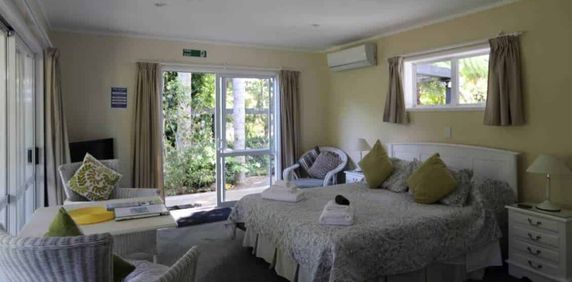 Fully Furnished Studio - Utilities Included - Photo 2