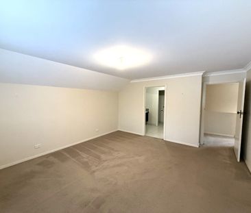 Spacious family living - Photo 3