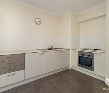 3 bed 3 Ensuites Great Location - Photo 6