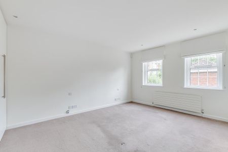 4 bedroom semi-detached house to rent - Photo 4