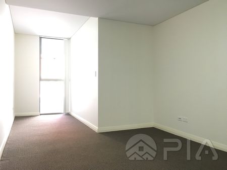 Stylish One Bedroom Plus Study with Large Courtyard - Photo 3