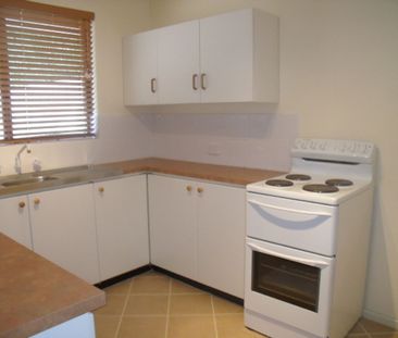 Neat & Tidy Duplex Located in Quiet Location & Great School Zones!!! - Photo 4