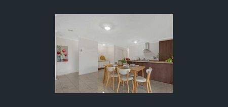 Beautiful home to live in !! - Photo 3