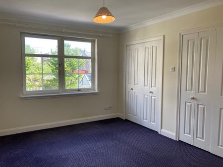 3 bedroom flat to rent - Photo 3