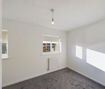 2 bedroom end of terrace house to rent - Photo 4