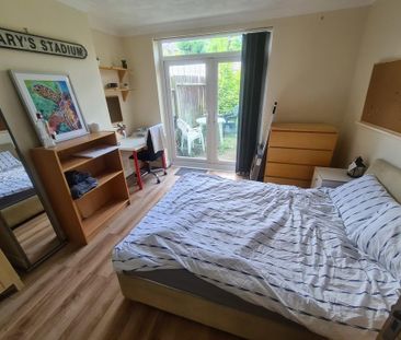 4 bedroom semi-detached house to rent - Photo 5