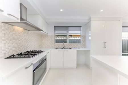 Modern Family Living in Piara Waters - Photo 5