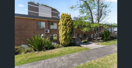 Charming Apartment - Photo 4