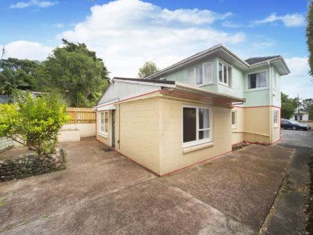 SIX BEDROOM FLAT IN HEART OF GREY LYNN AVAIL END JAN 2024 - Photo 2