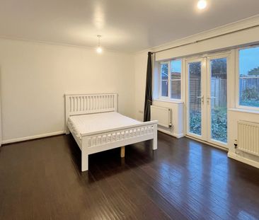 4 Bed Semi-Detached House, The Sidings, BS34 - Photo 3